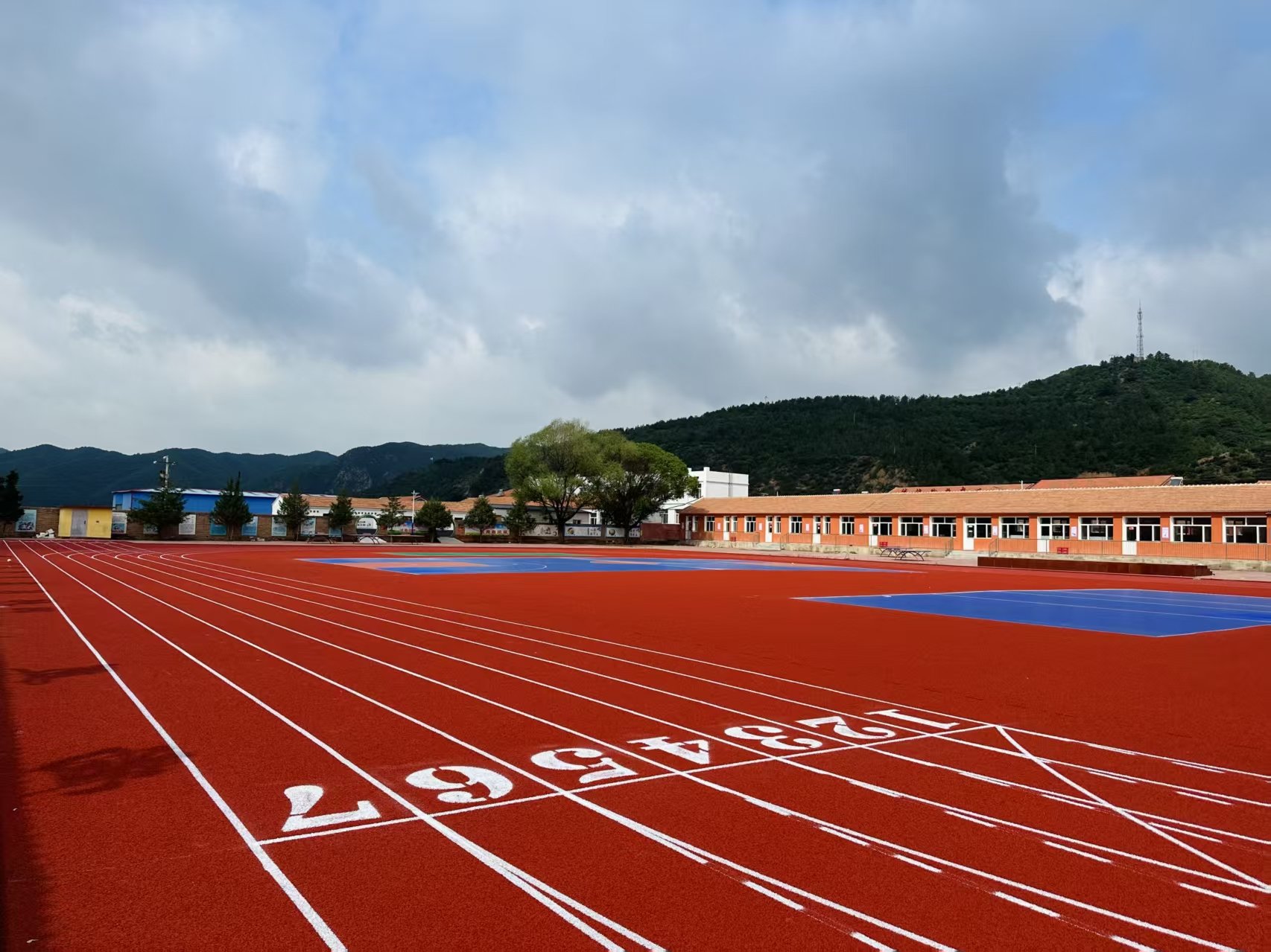 白银市自结纹塑胶跑道塑胶跑道 - 价格
